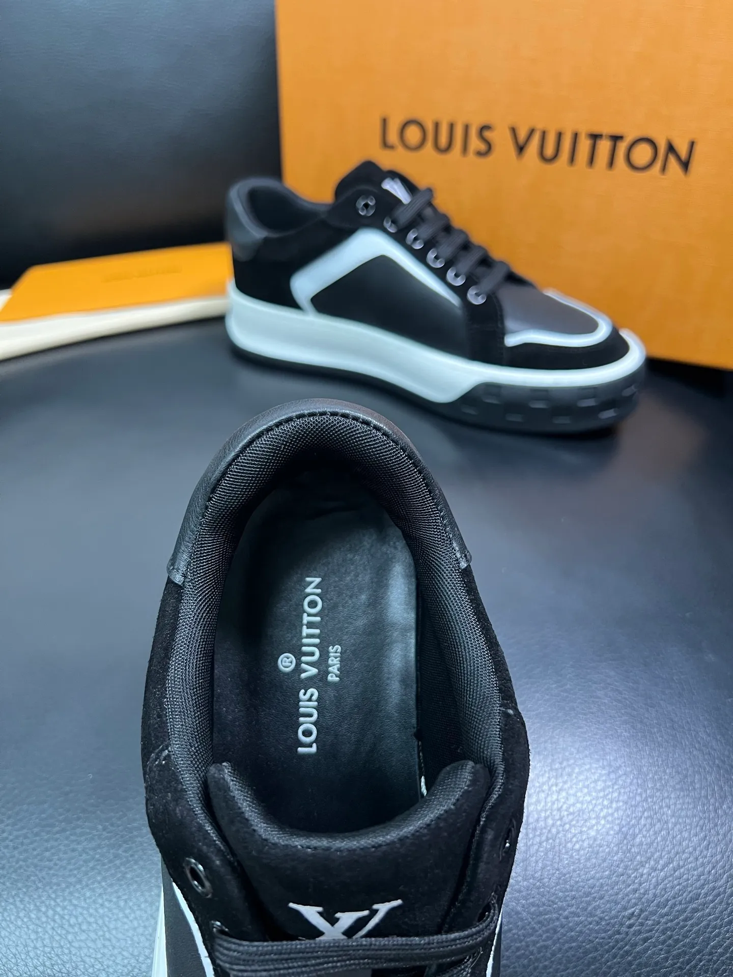 Men's shoes 💰740 Lv top purchase Louis Vuitton, counter synchronization, uppers imported from Italy cowhide, imported mesh padding soft and comfortable, soles: original soles specially provided by the original factory, T men's shoes 💰U exclusive movable molded soles super comfortable, original factory and single goods, high quality, welcome to compare, code number 39-44 (customized 38-45) 85858